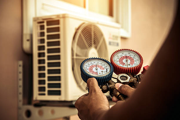 Professional Hvac technician working in Southfields, NY